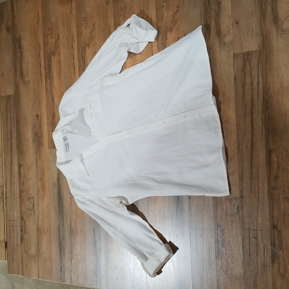 CHICO'S Textured White V-Neck Roll Tab Blouse with Pocket - Picture 2 of 13